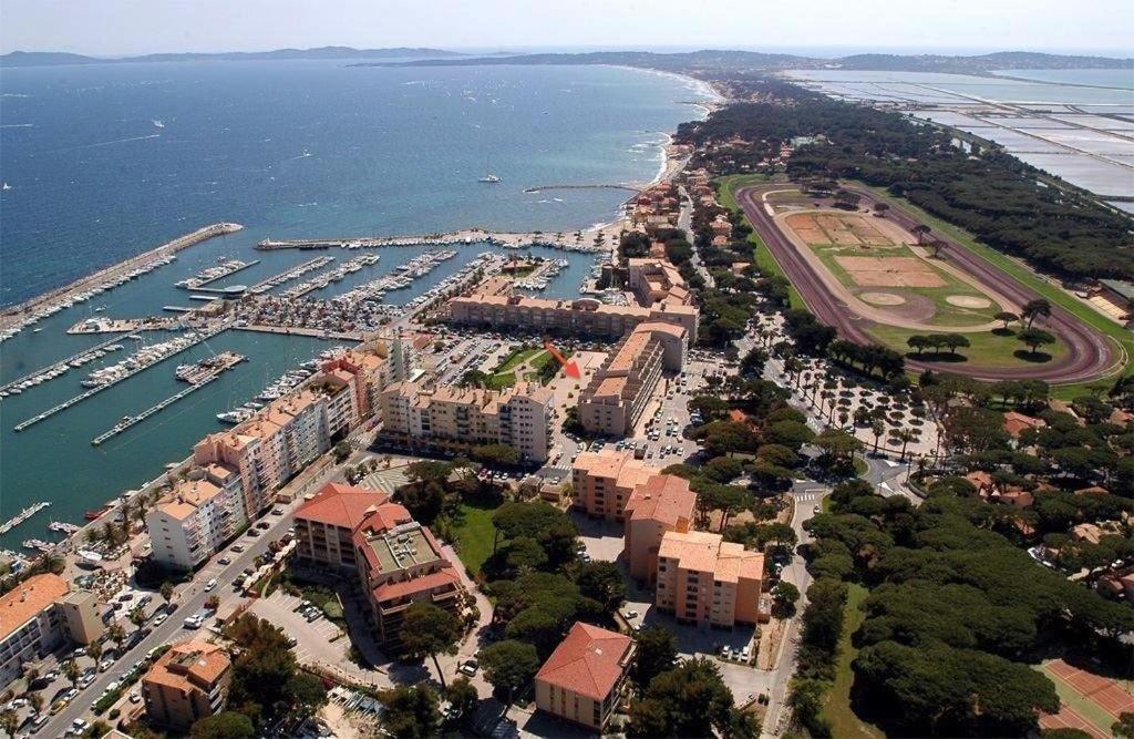 Holidays Hyeres Hyères Exterior foto